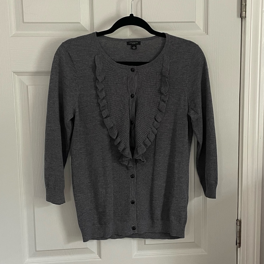 LIKE NEW Ann Taylor gray ruffled cardigan